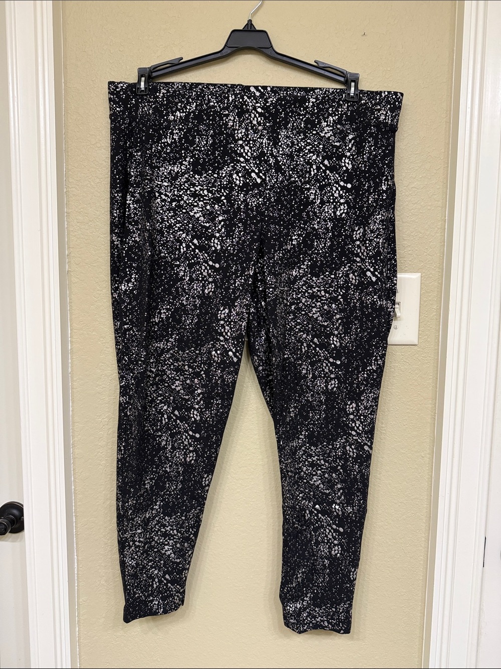 Torrid Black & Gray Speckled Leggings